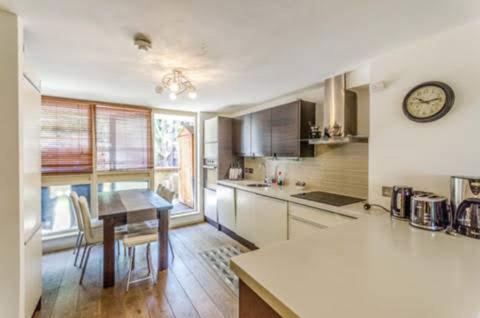 Super Central Beautiful Three Bedroom Londra Dış mekan fotoğraf
