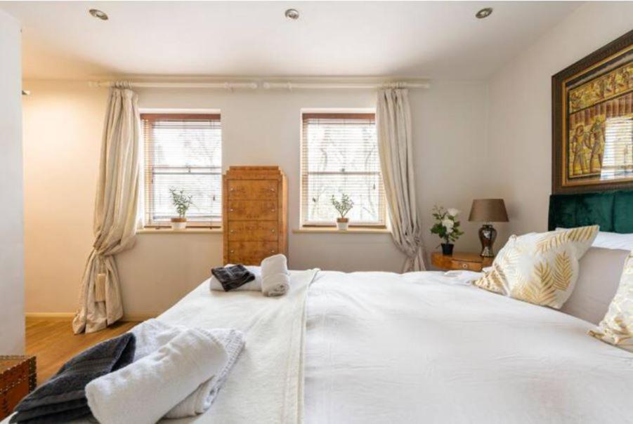 Super Central Beautiful Three Bedroom Londra Dış mekan fotoğraf