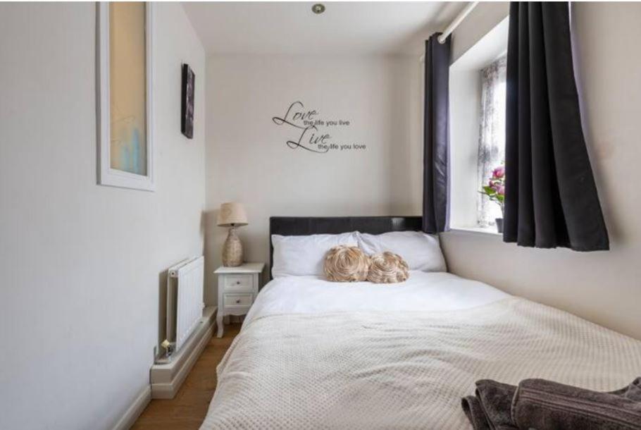 Super Central Beautiful Three Bedroom Londra Dış mekan fotoğraf