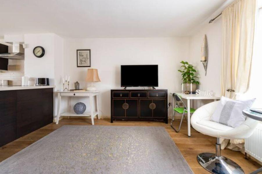 Super Central Beautiful Three Bedroom Londra Dış mekan fotoğraf