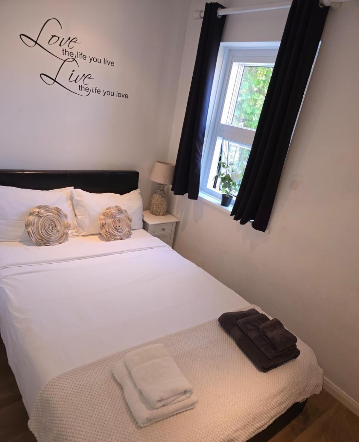Super Central Beautiful Three Bedroom Londra Dış mekan fotoğraf